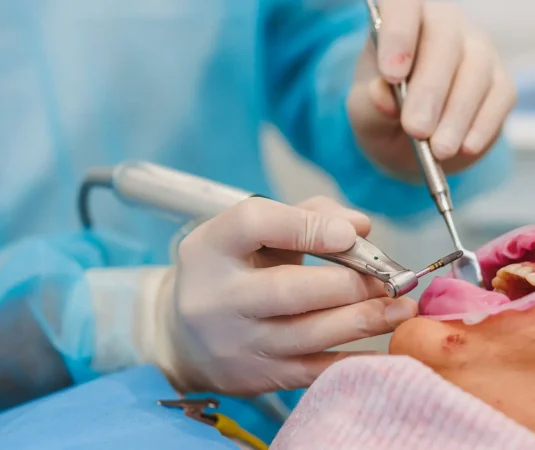 Implantologie dentară implant de dinte - tratamente